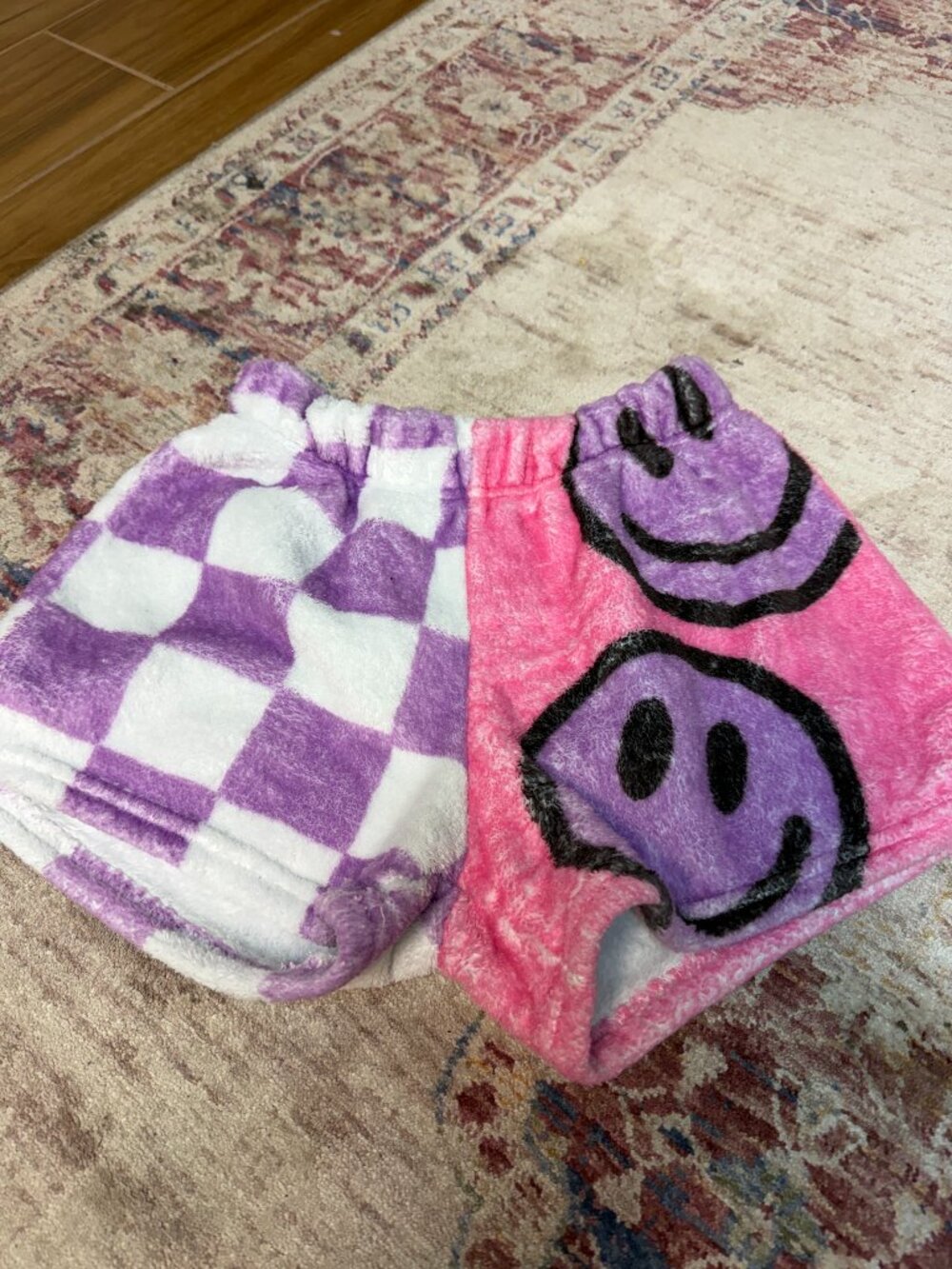 Iscream Kids Girls plush happy face Shorts Size M (10/12) in Great Shape